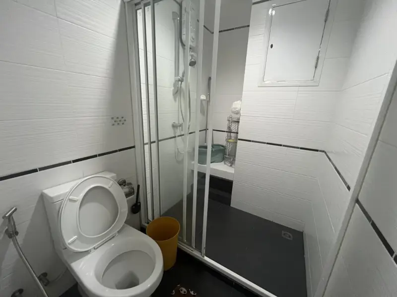 2 bed Condo Located in Pattaya's heart, facing the sea, and decorated in resort-style, Near shopping malls such as Central Festival Pattaya Beach, and only 500 meters to Pattaya Beach.