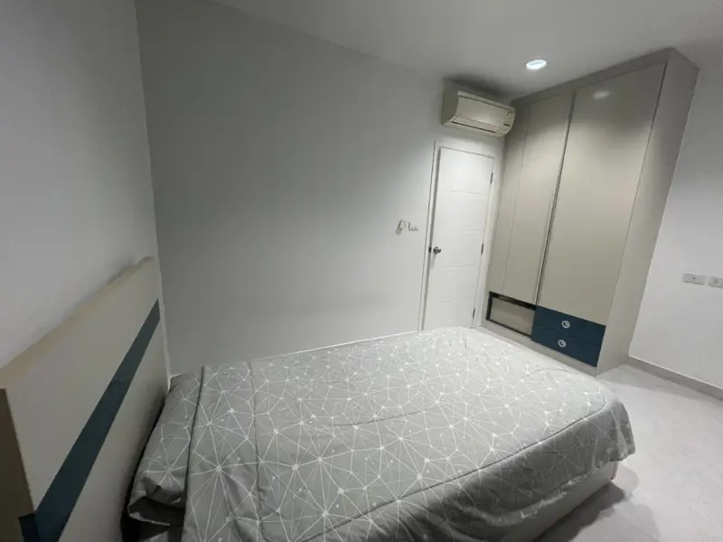 2 bed Condo Located in Pattaya's heart, facing the sea, and decorated in resort-style, Near shopping malls such as Central Festival Pattaya Beach, and only 500 meters to Pattaya Beach.