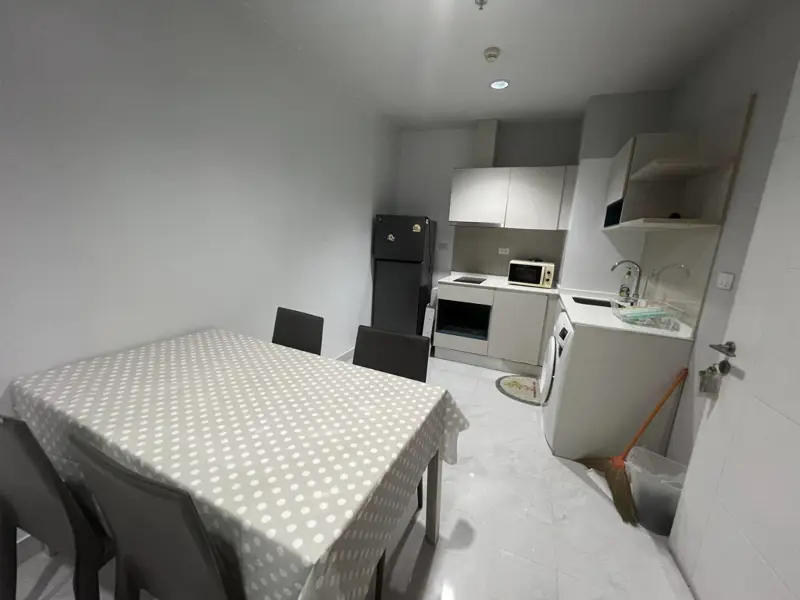 2 bed Condo Located in Pattaya's heart, facing the sea, and decorated in resort-style, Near shopping malls such as Central Festival Pattaya Beach, and only 500 meters to Pattaya Beach.