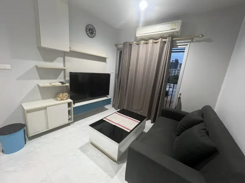 2 bed Condo Located in Pattaya's heart, facing the sea, and decorated in resort-style, Near shopping malls such as Central Festival Pattaya Beach, and only 500 meters to Pattaya Beach.