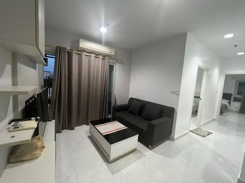 2 bed Condo Located in Pattaya's heart, facing the sea, and decorated in resort-style, Near shopping malls such as Central Festival Pattaya Beach, and only 500 meters to Pattaya Beach.