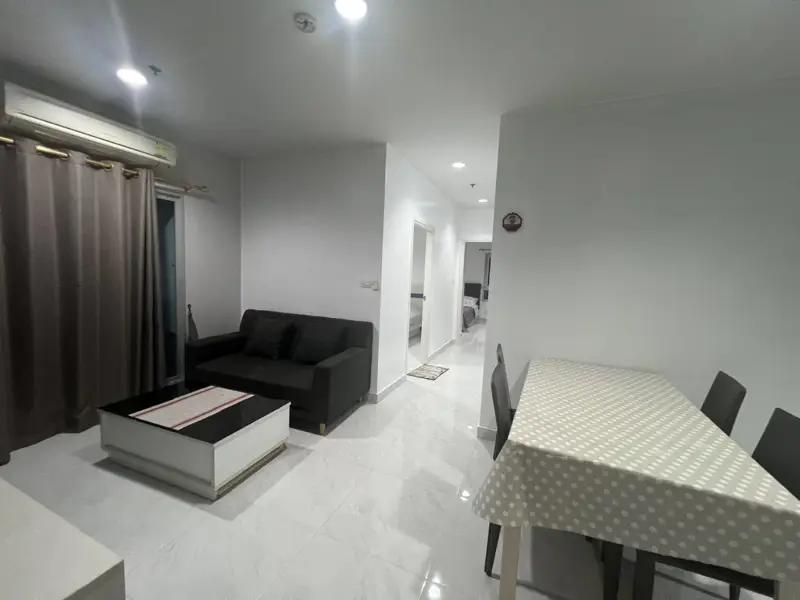 2 bed Condo Located in Pattaya's heart, facing the sea, and decorated in resort-style, Near shopping malls such as Central Festival Pattaya Beach, and only 500 meters to Pattaya Beach.