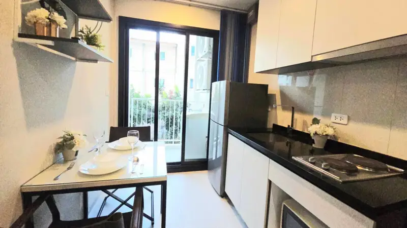 1 bed condo for sale  central Pattaya, in the area are  various shopping centers ,with Pattaya Beach, Bali Hai Pier, Pattaya Walking Street, Central Festival