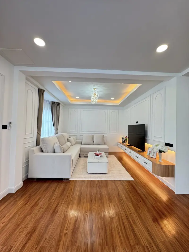 3-storey house  North Pattaya  4 Bedrooms   6 Bathrooms   Land area: 122 sq. wah 488 sqm