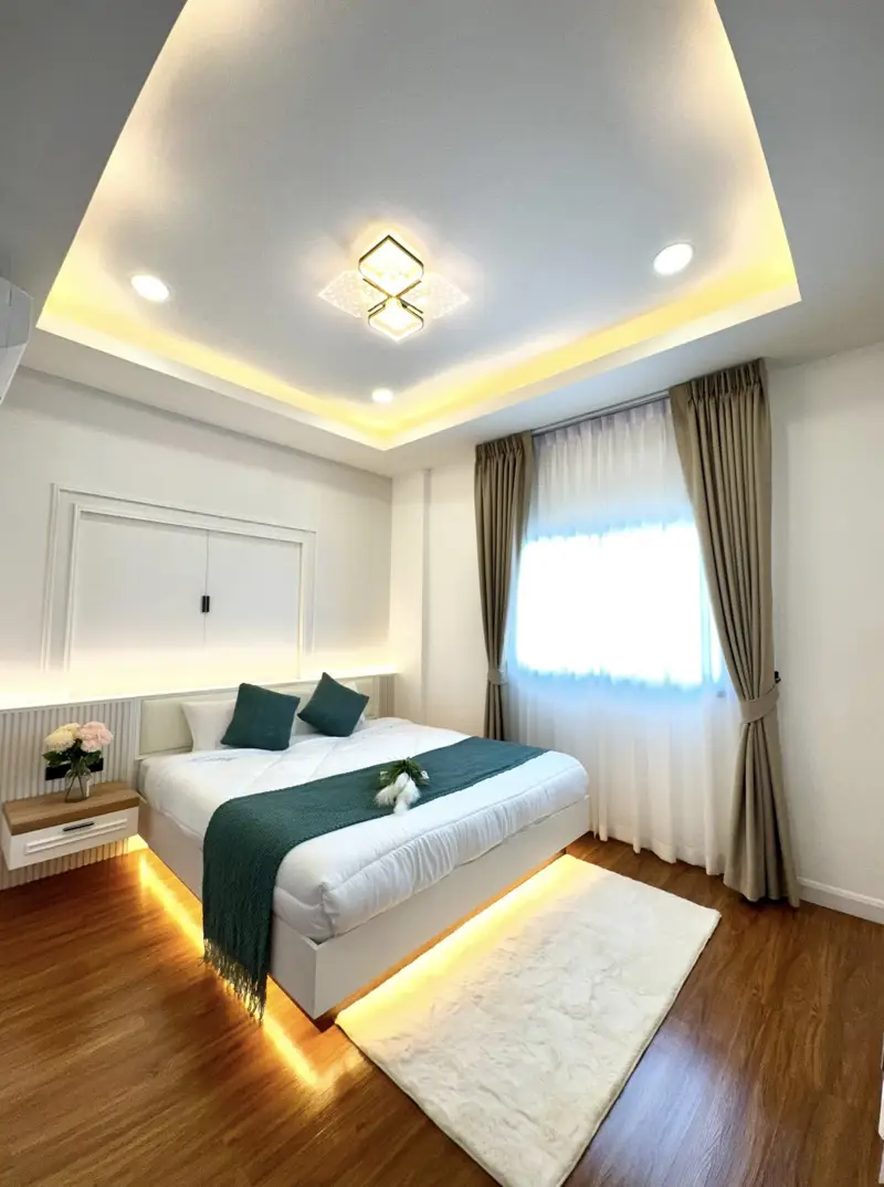 3-storey house  North Pattaya  4 Bedrooms   6 Bathrooms   Land area: 122 sq. wah 488 sqm