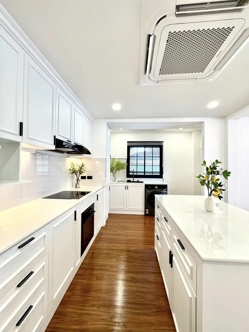 3-storey house  North Pattaya  4 Bedrooms   6 Bathrooms   Land area: 122 sq. wah 488 sqm