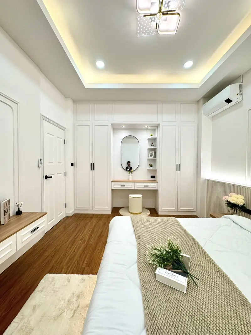 3-storey house  North Pattaya  4 Bedrooms   6 Bathrooms   Land area: 122 sq. wah 488 sqm