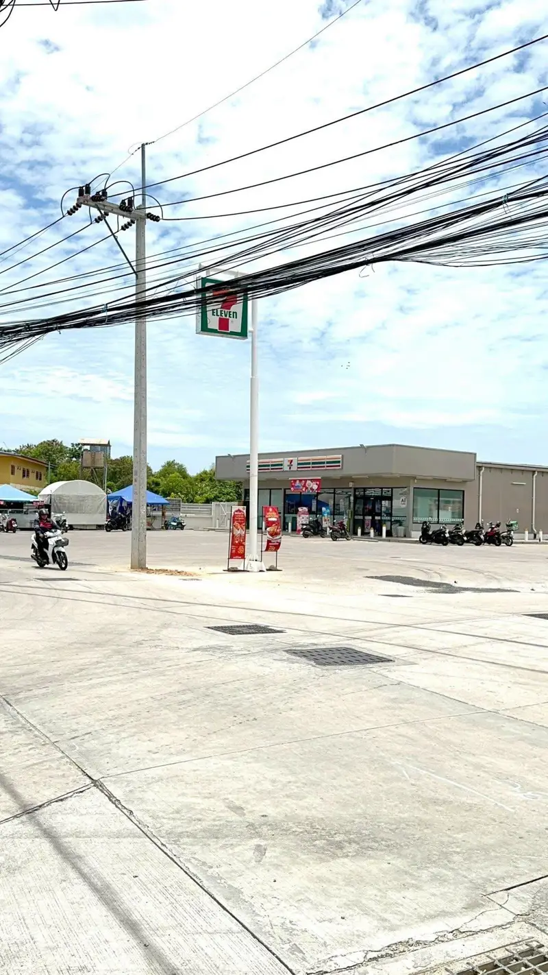 3-storey house  North Pattaya  4 Bedrooms   6 Bathrooms   Land area: 122 sq. wah 488 sqm