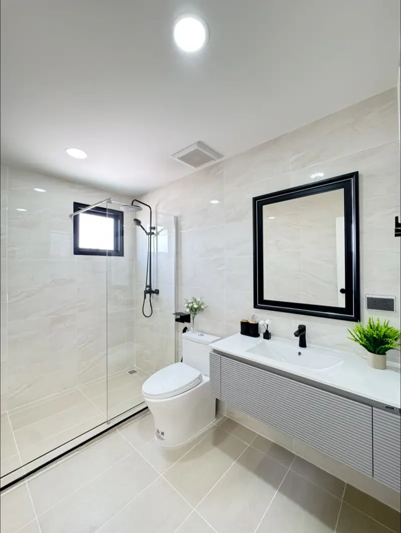 3-storey house  North Pattaya  4 Bedrooms   6 Bathrooms   Land area: 122 sq. wah 488 sqm