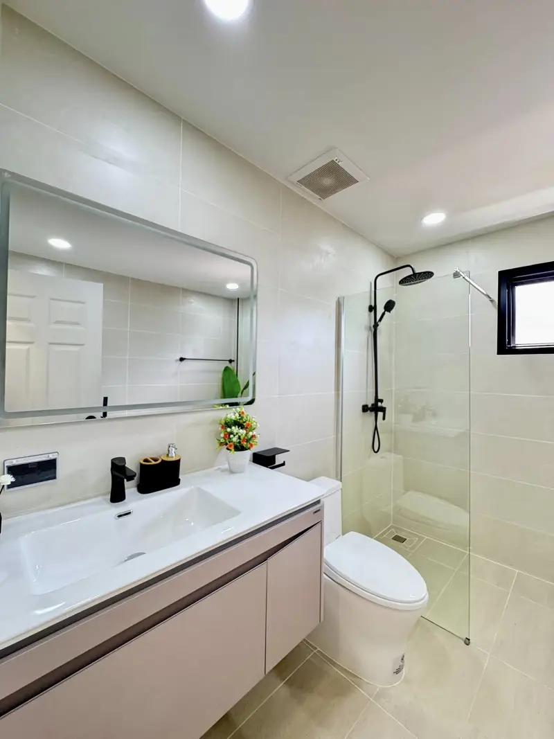 3-storey house  North Pattaya  4 Bedrooms   6 Bathrooms   Land area: 122 sq. wah 488 sqm