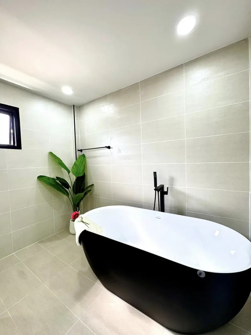 3-storey house  North Pattaya  4 Bedrooms   6 Bathrooms   Land area: 122 sq. wah 488 sqm