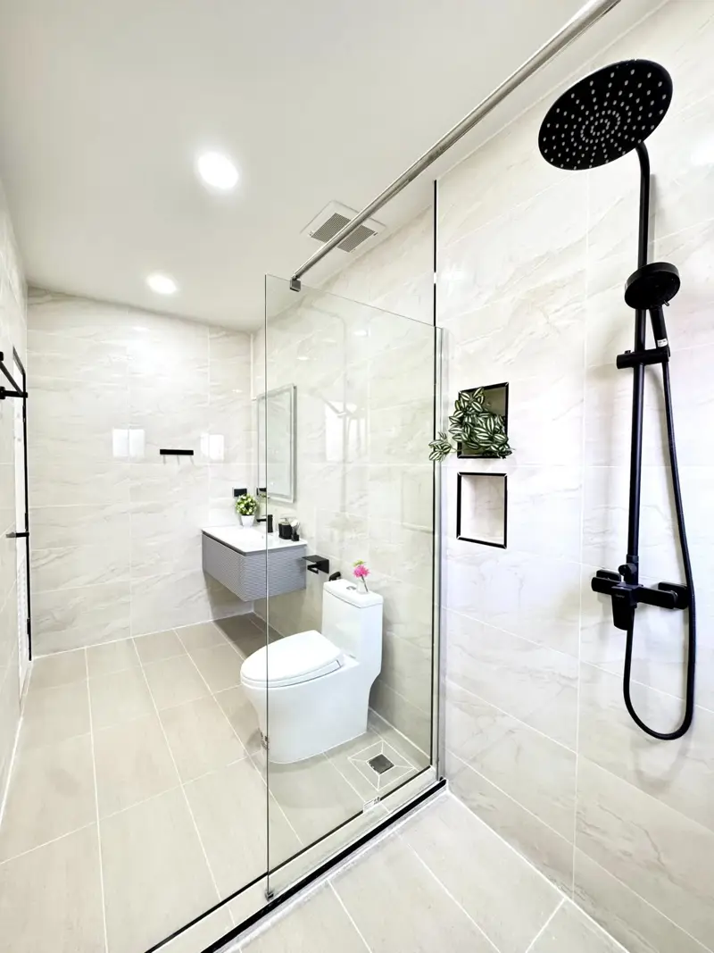 3-storey house  North Pattaya  4 Bedrooms   6 Bathrooms   Land area: 122 sq. wah 488 sqm