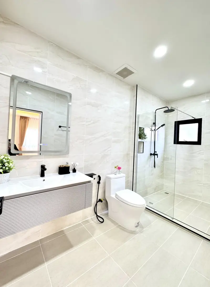 3-storey house  North Pattaya  4 Bedrooms   6 Bathrooms   Land area: 122 sq. wah 488 sqm