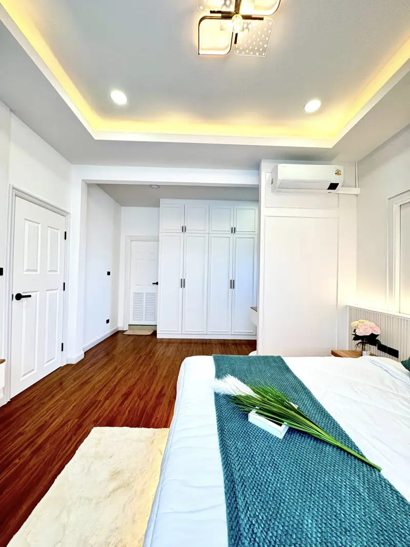 3-storey house  North Pattaya  4 Bedrooms   6 Bathrooms   Land area: 122 sq. wah 488 sqm