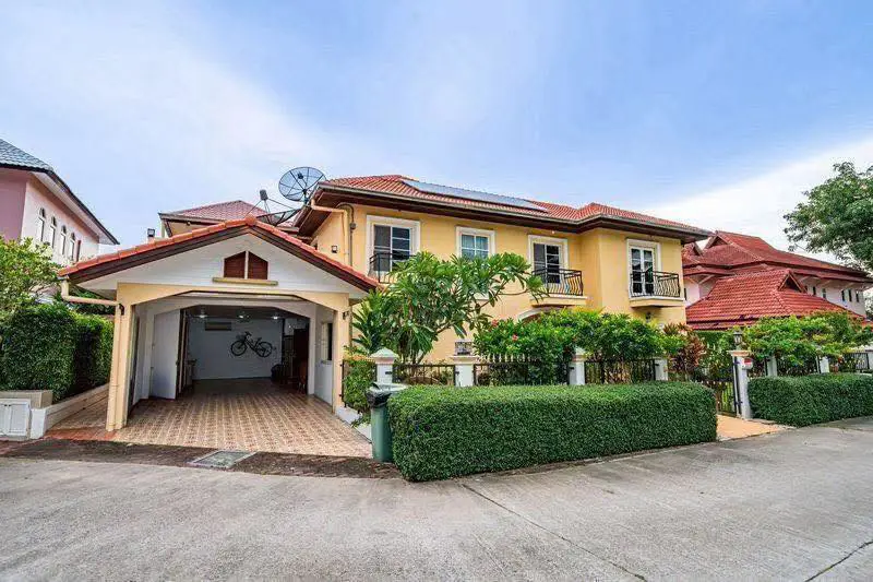 House for sale East Pattaya Land Size: 640 sqm   Living Size: 420 sqm   6 bedrooms 7 bathrooms