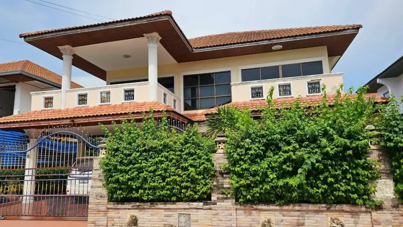 Ek Mongkol Chaipruk House 4 Bedroom for sale