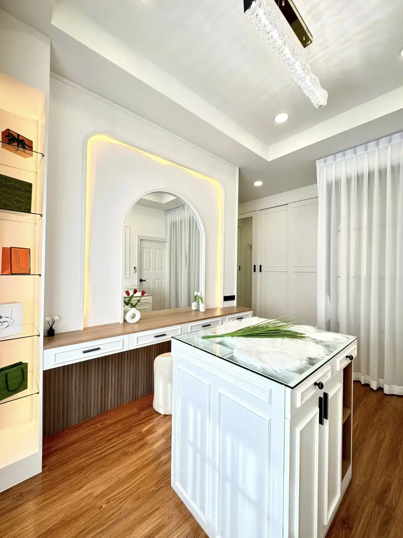 3-storey house  North Pattaya  4 Bedrooms   6 Bathrooms   Land area: 122 sq. wah 488 sqm