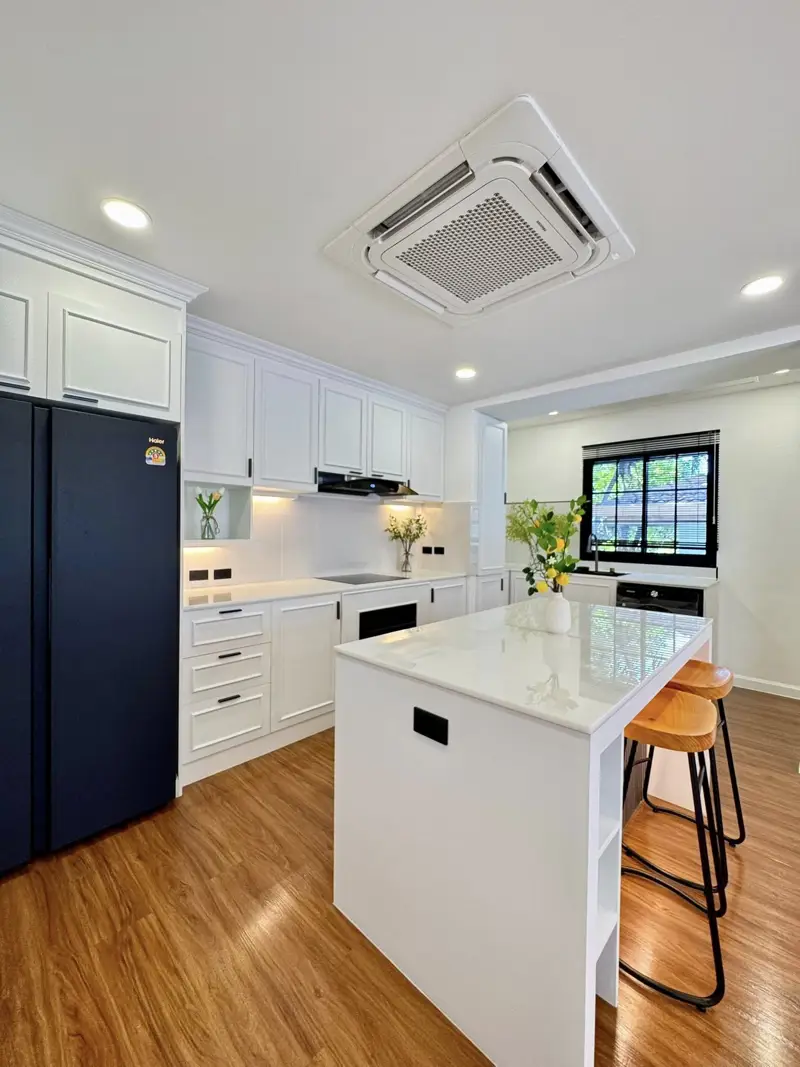 3-storey house  North Pattaya  4 Bedrooms   6 Bathrooms   Land area: 122 sq. wah 488 sqm