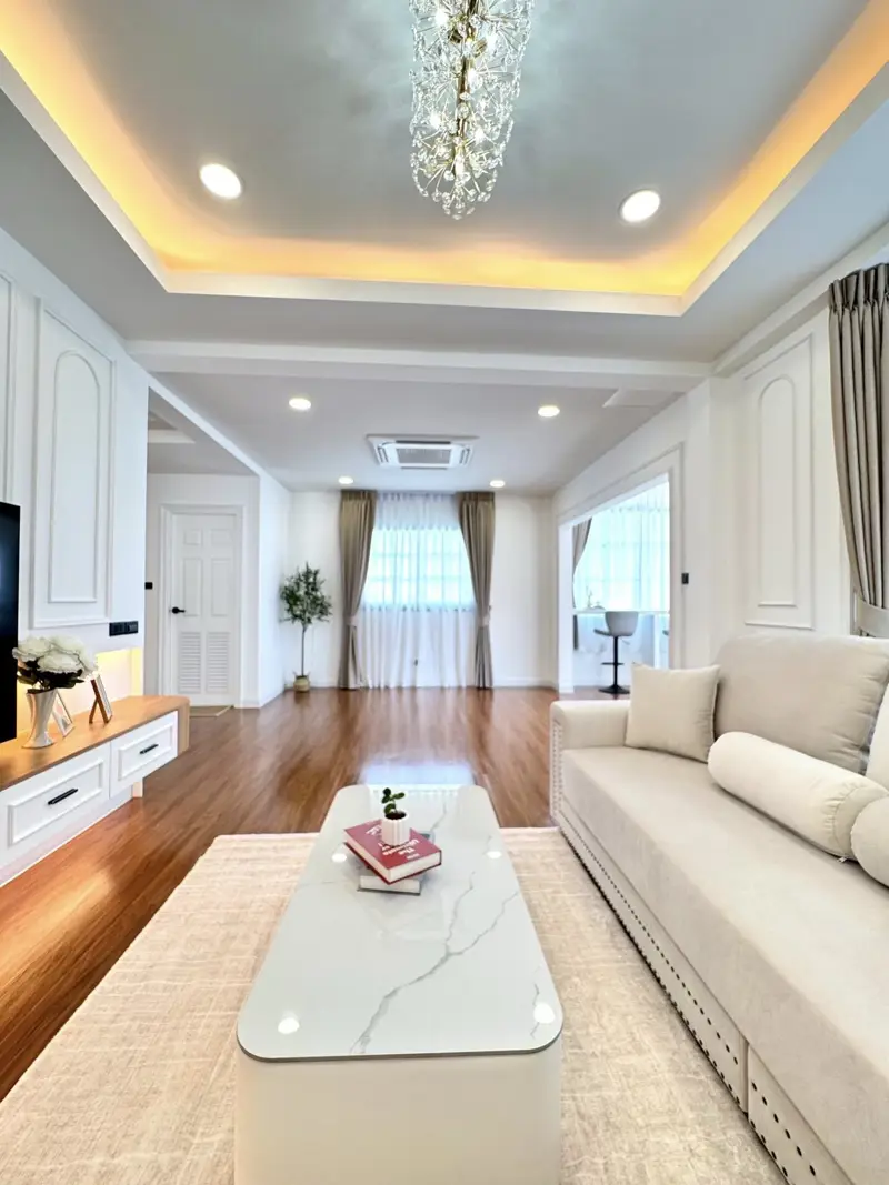 3-storey house  North Pattaya  4 Bedrooms   6 Bathrooms   Land area: 122 sq. wah 488 sqm