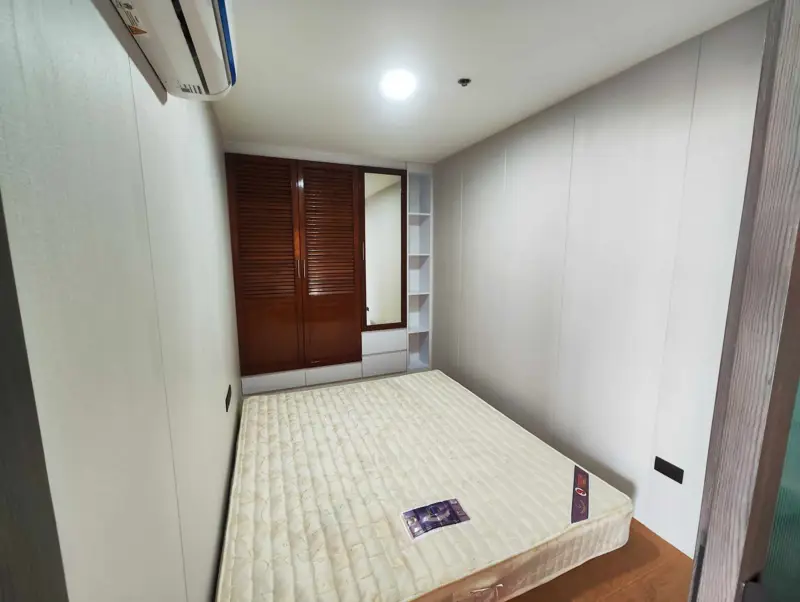 2 bedroom Condo near Jomtien beach with  stunning sea views and fully furnished. and swimming pool, ample parking space, a garden, and a security system