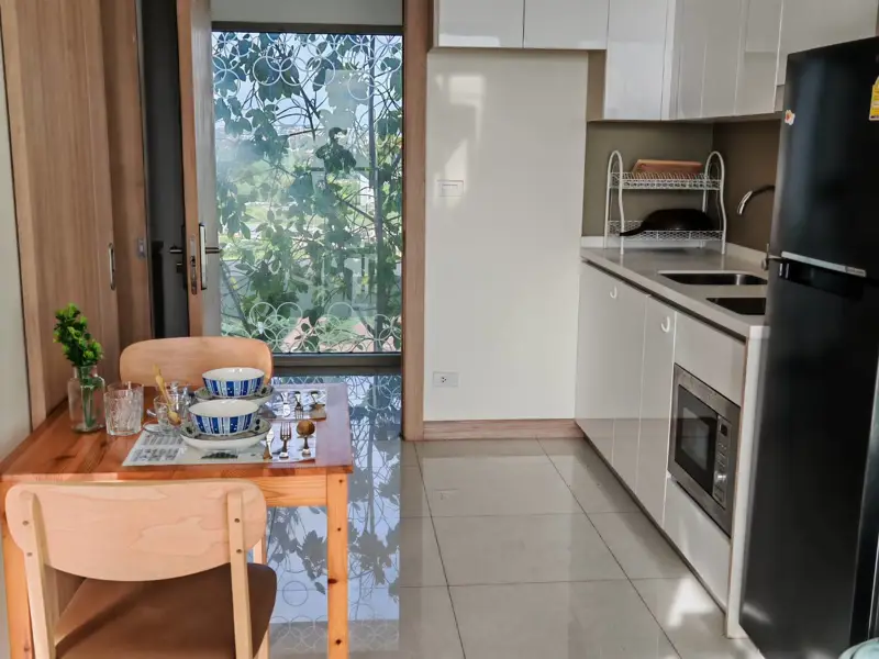 1 bed Condo near Jomtien Beach with children's playground, rooftop pool with sunbeds, and a communal gym, allowing commune overlooking sea view.