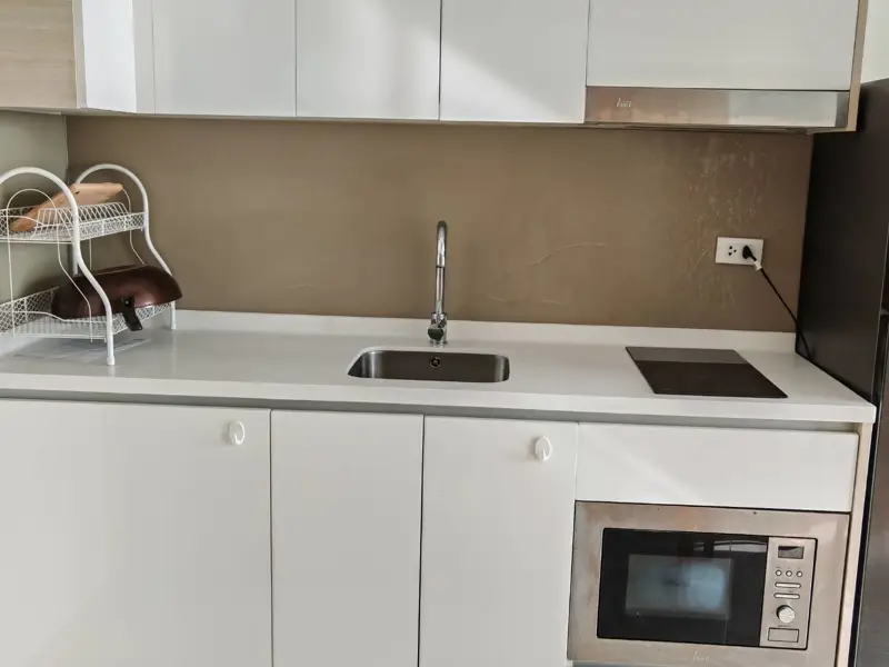 1 bed Condo near Jomtien Beach with children's playground, rooftop pool with sunbeds, and a communal gym, allowing commune overlooking sea view.