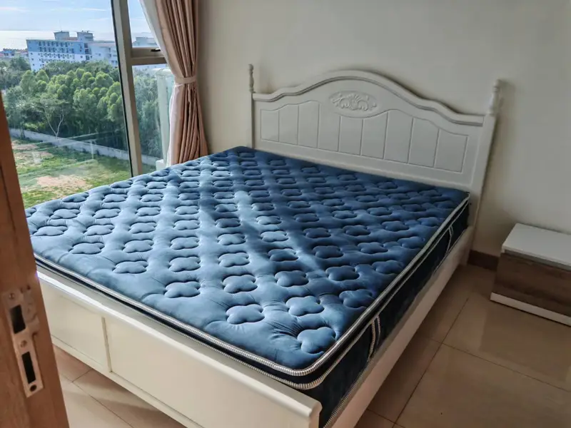 1 bed Condo near Jomtien Beach with children's playground, rooftop pool with sunbeds, and a communal gym, allowing commune overlooking sea view.