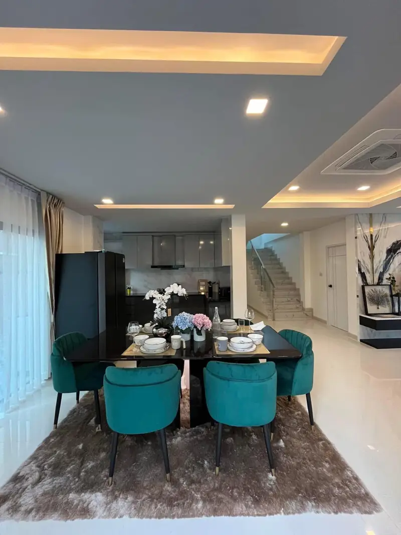  4 bed house Hua Yai rental makes it an attractive option for both residents and those seeking a peaceful retreat