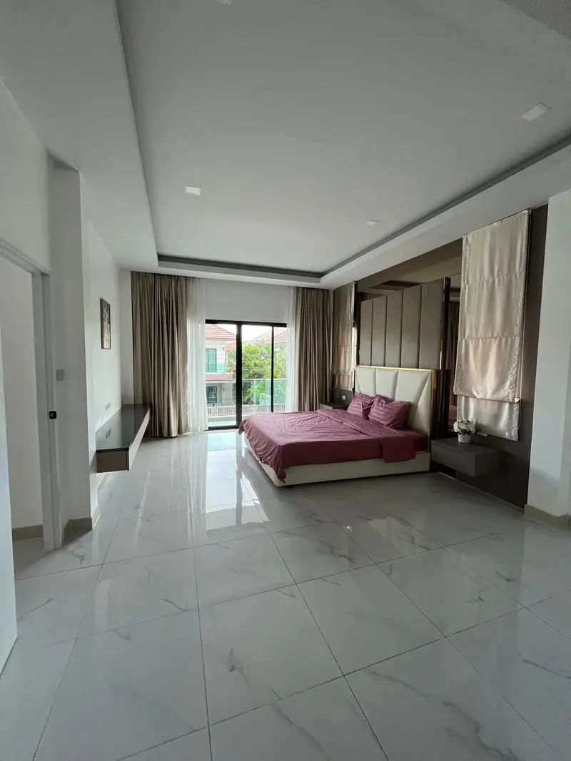  4 bed house Hua Yai rental makes it an attractive option for both residents and those seeking a peaceful retreat