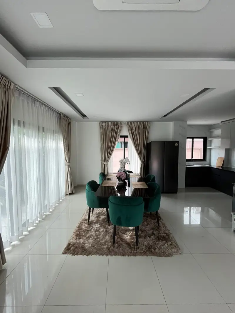  4 bed house Hua Yai rental makes it an attractive option for both residents and those seeking a peaceful retreat