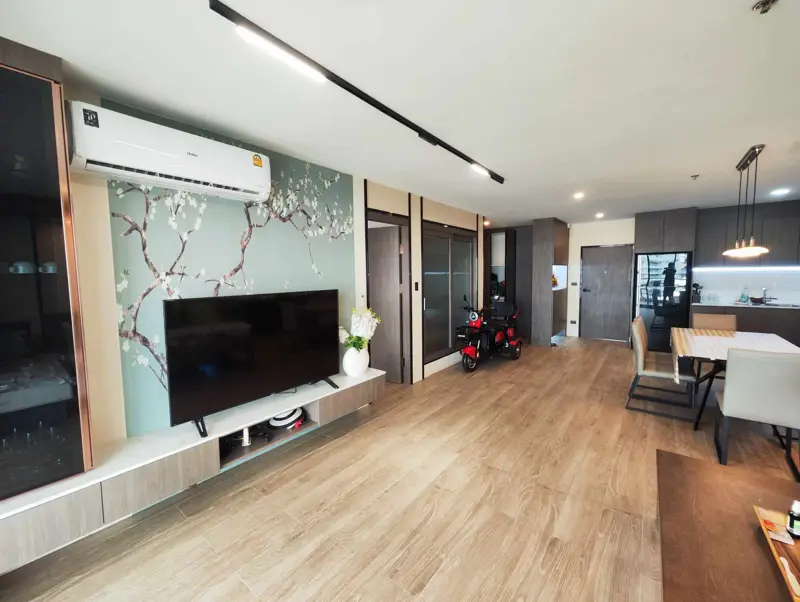 2 bedroom Condo near Jomtien beach with  stunning sea views and fully furnished. and swimming pool, ample parking space, a garden, and a security system