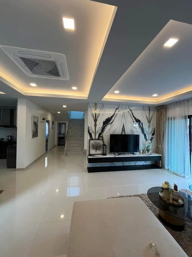  4 bed house Hua Yai rental makes it an attractive option for both residents and those seeking a peaceful retreat