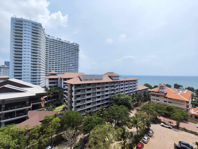 2 bedroom Condo near Jomtien beach with  stunning sea views and fully furnished. and swimming pool, ample parking space, a garden, and a security system