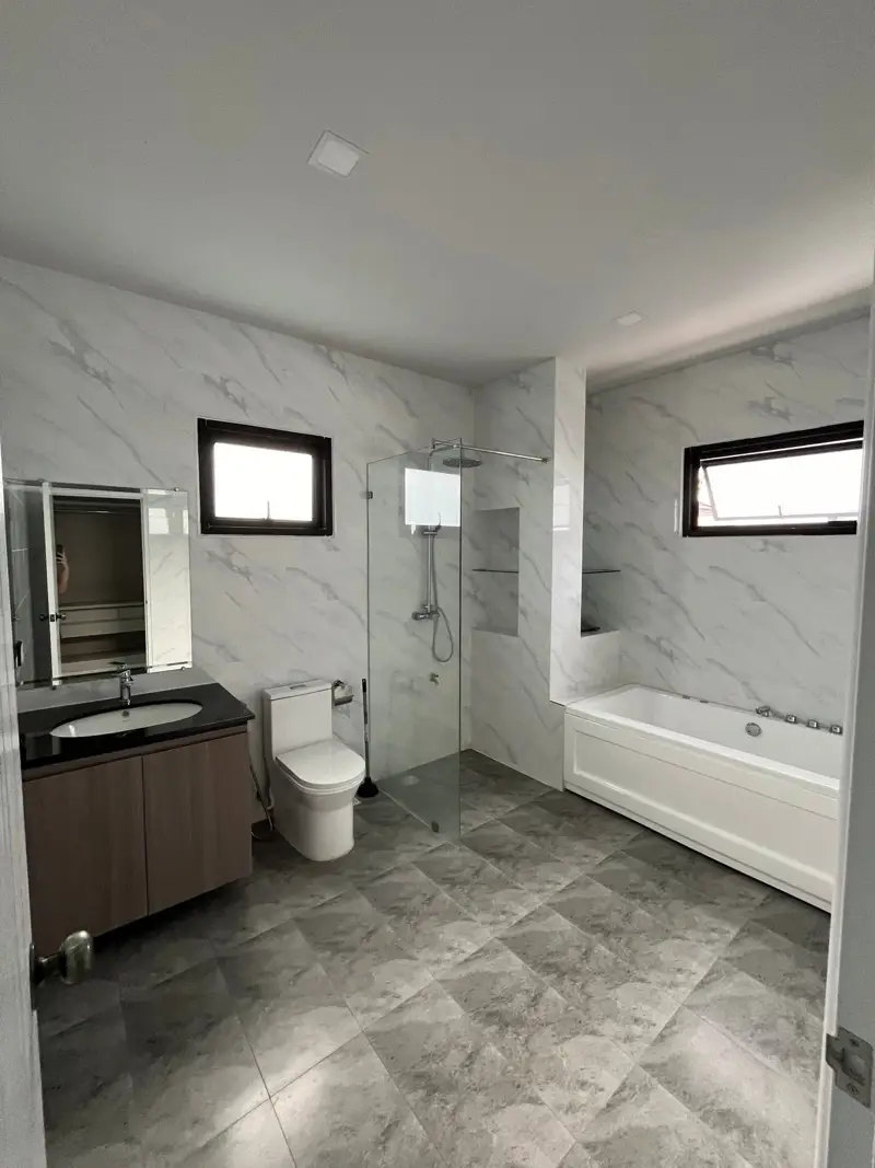  4 bed house Hua Yai rental makes it an attractive option for both residents and those seeking a peaceful retreat