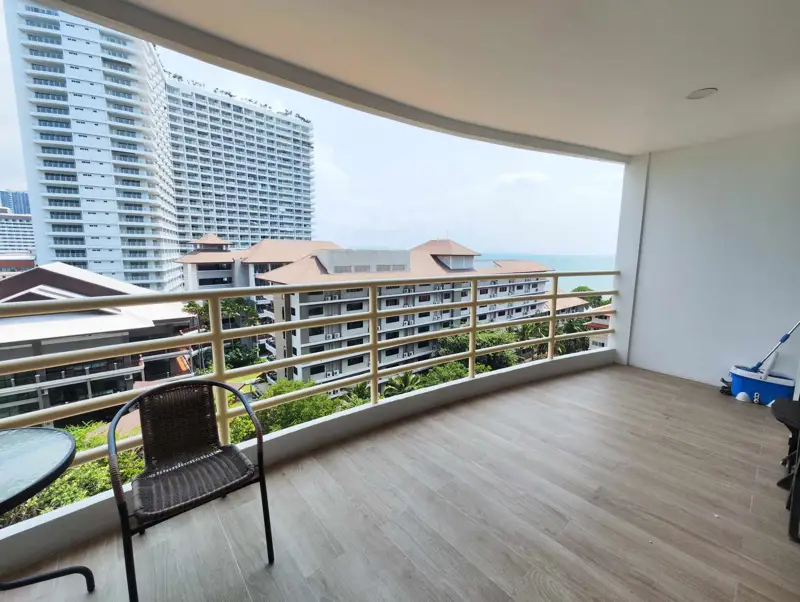 2 bedroom Condo near Jomtien beach with  stunning sea views and fully furnished. and swimming pool, ample parking space, a garden, and a security system
