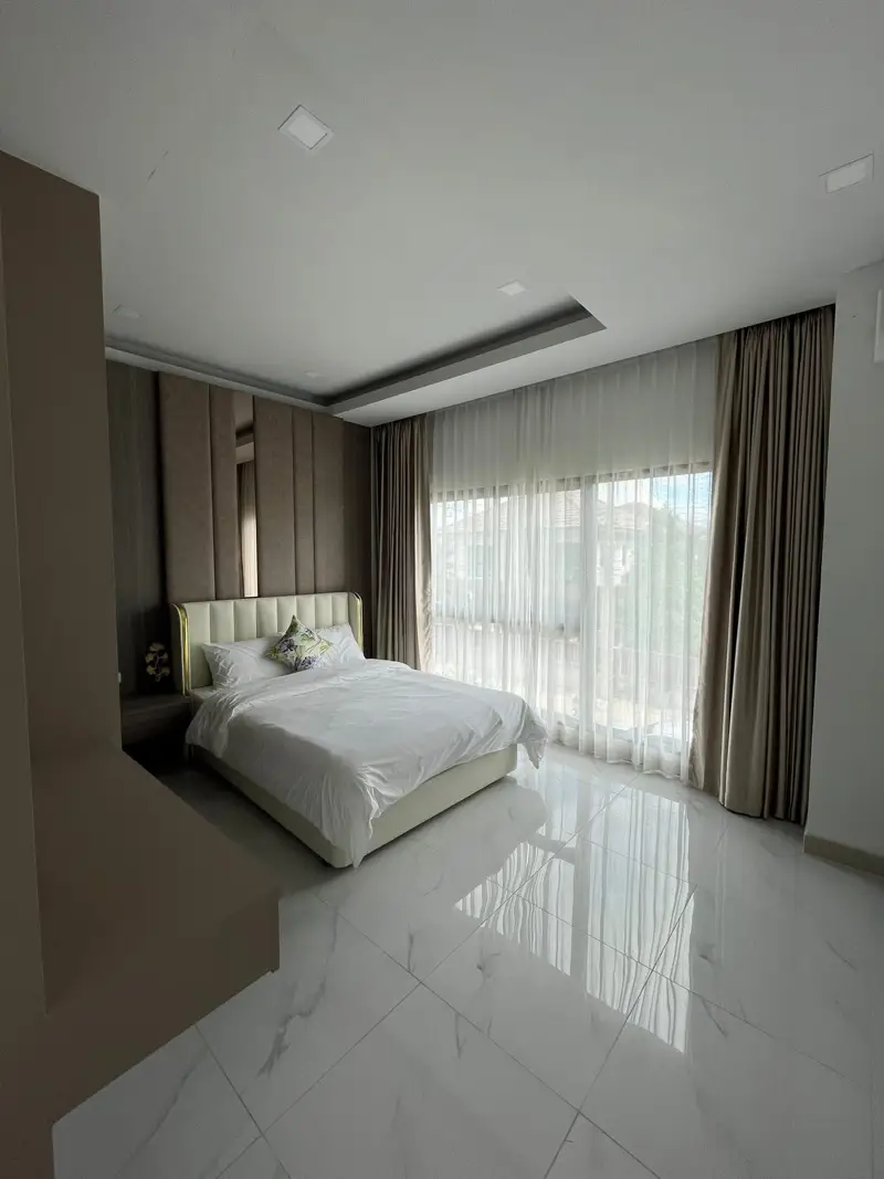  4 bed house Hua Yai rental makes it an attractive option for both residents and those seeking a peaceful retreat