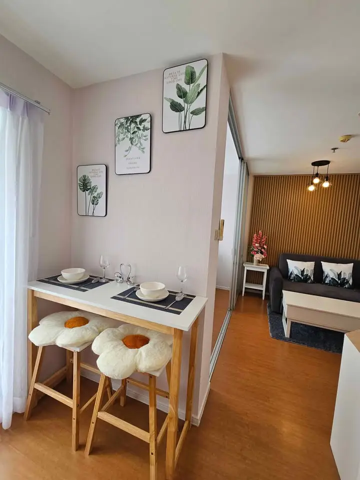 Studio condo Jomtien with following facilities: Swimming pool, Gym, Internet, Security, Car park, Garden, Children's area, Library and Elevator.