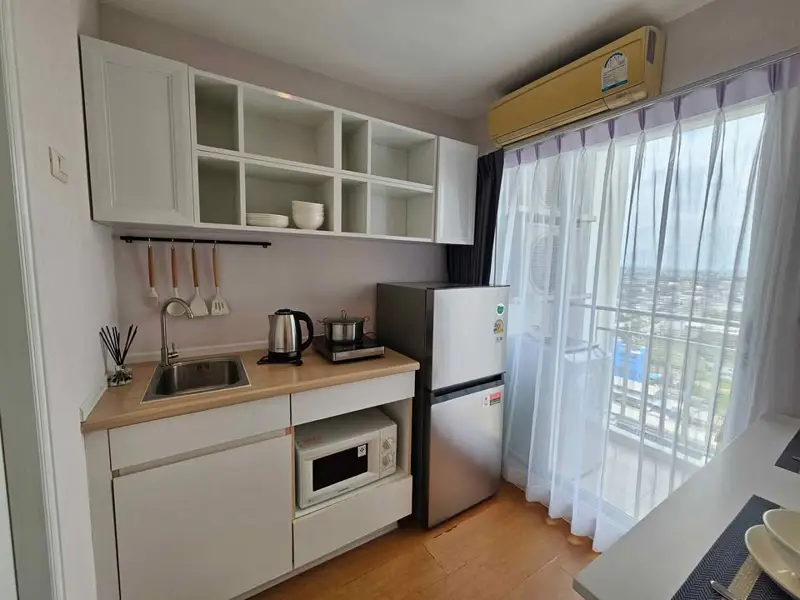 Studio condo Jomtien with following facilities: Swimming pool, Gym, Internet, Security, Car park, Garden, Children's area, Library and Elevator.