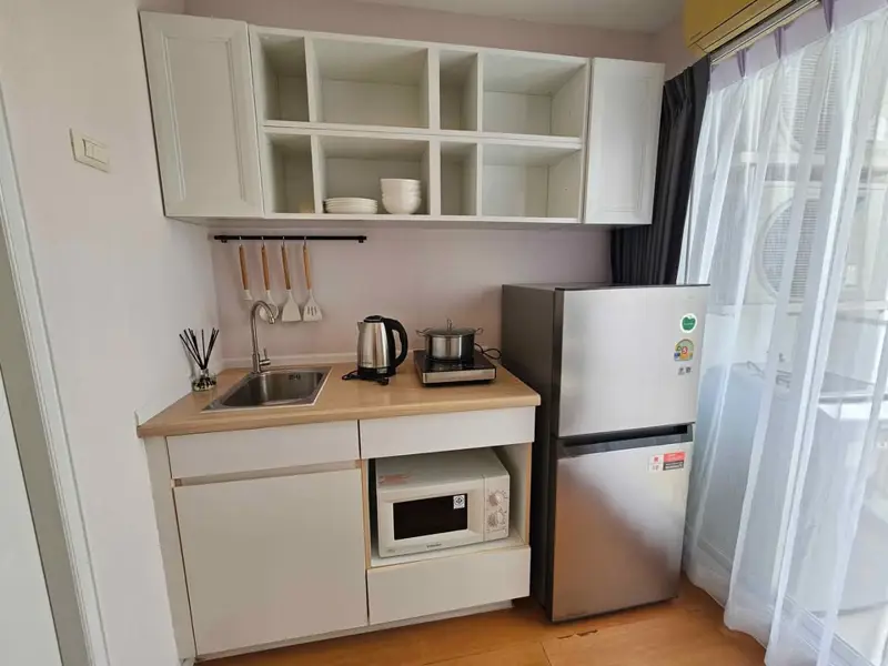 Studio condo Jomtien with following facilities: Swimming pool, Gym, Internet, Security, Car park, Garden, Children's area, Library and Elevator.