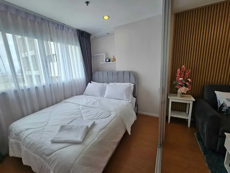 Studio condo Jomtien with following facilities: Swimming pool, Gym, Internet, Security, Car park, Garden, Children's area, Library and Elevator.