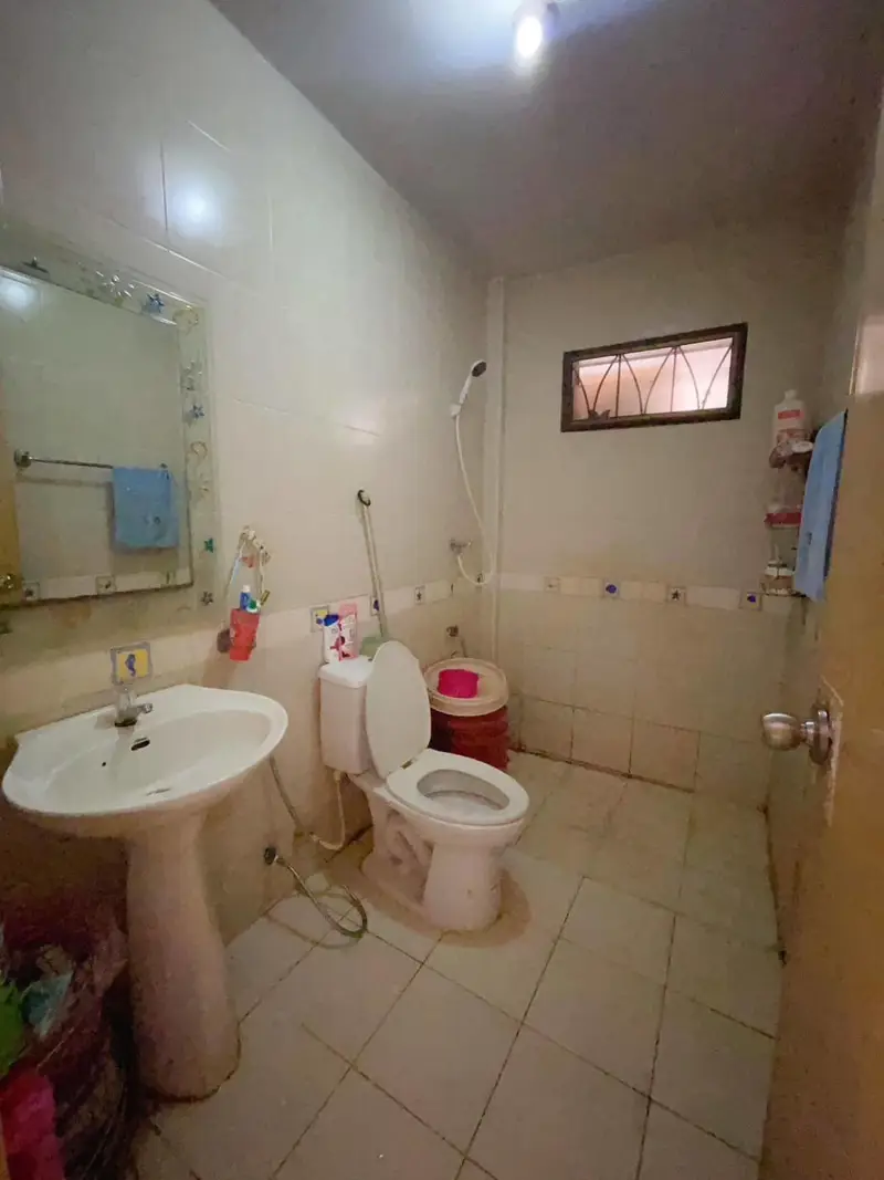 200 SQM detached house for sale with 2 bedrooms, 2 bathrooms, and 1 kitchen.  Communal swimming pool.  24-hour security.   Fully renovated, with room for an additional bedroom.