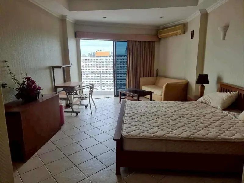 Sea View Condo in Jomtien  550 meters  to Jomtien Beach with pool and gym 