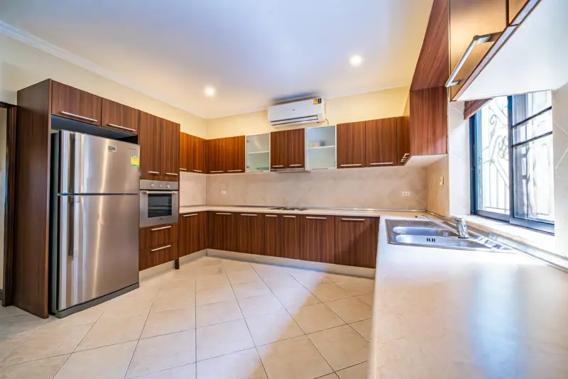 4 bed house Pratumnak for sale surrounded by  entertainment venues, Thai restaurants, international restaurants, department stores, and just 500 meters to Cozy Beach.