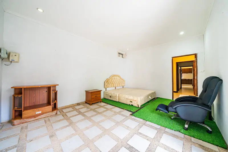 4 bed house Pratumnak for sale surrounded by  entertainment venues, Thai restaurants, international restaurants, department stores, and just 500 meters to Cozy Beach.