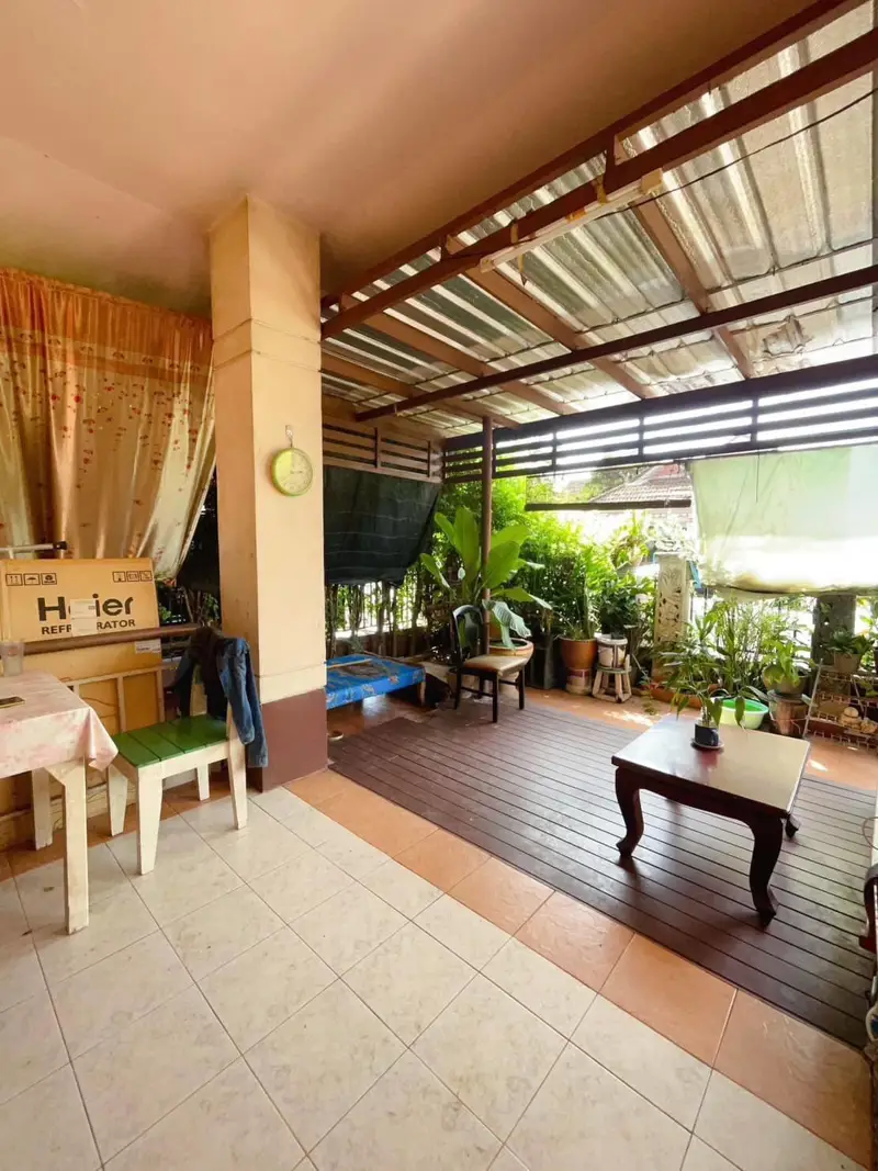 200 SQM detached house for sale with 2 bedrooms, 2 bathrooms, and 1 kitchen.  Communal swimming pool.  24-hour security.   Fully renovated, with room for an additional bedroom.