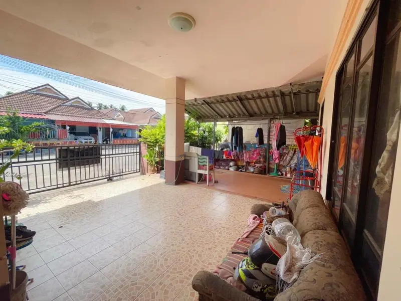 200 SQM detached house for sale with 2 bedrooms, 2 bathrooms, and 1 kitchen.  Communal swimming pool.  24-hour security.   Fully renovated, with room for an additional bedroom.