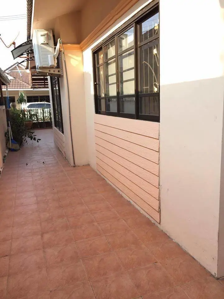 200 SQM detached house for sale with 2 bedrooms, 2 bathrooms, and 1 kitchen.  Communal swimming pool.  24-hour security.   Fully renovated, with room for an additional bedroom.