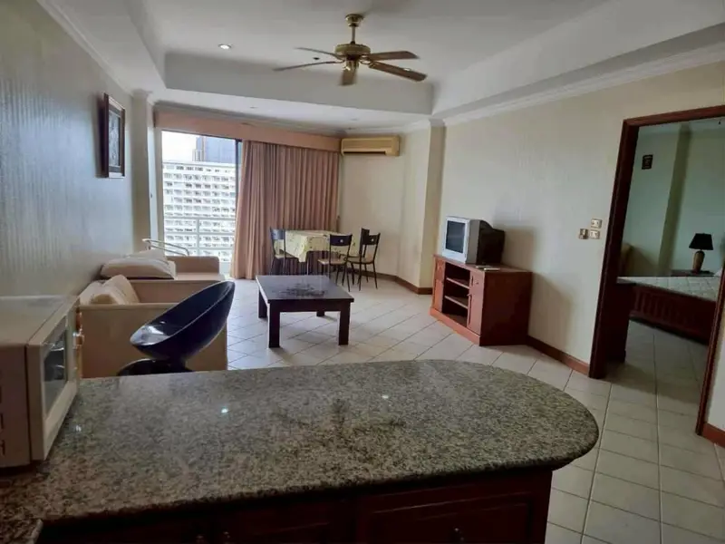 Sea View Condo in Jomtien  550 meters  to Jomtien Beach with pool and gym 