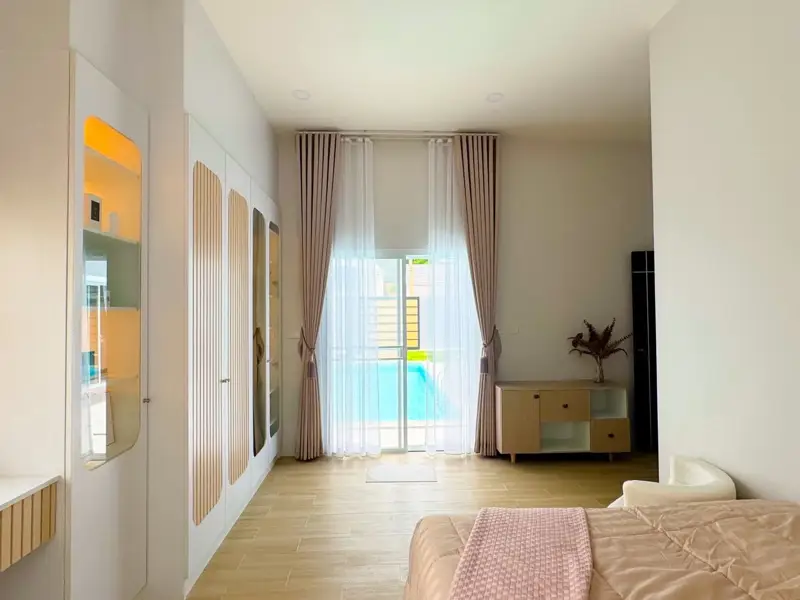 4 bed spacious home to buy in  East Pattaya, located near bustling beachfront areas, convenient access to amenities, international schools, golf courses, and a wide range of housing options,