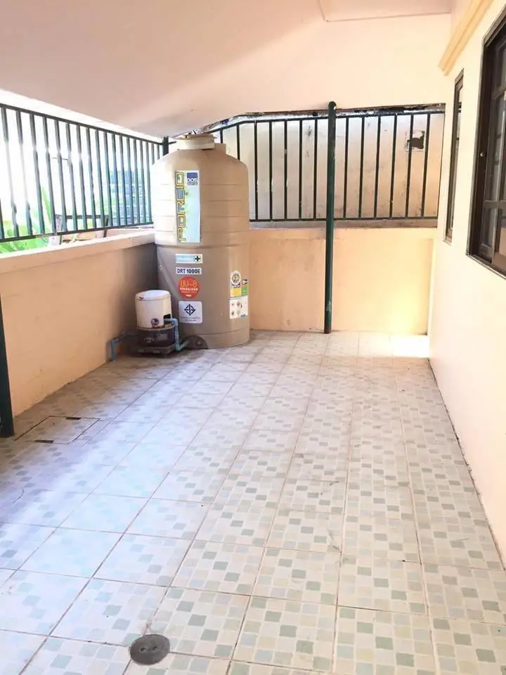 200 SQM detached house for sale with 2 bedrooms, 2 bathrooms, and 1 kitchen.  Communal swimming pool.  24-hour security.   Fully renovated, with room for an additional bedroom.